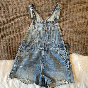 NWT Abercrombie & Fitch cutoff overall shorts sz M